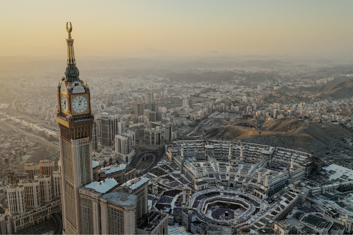 Aerial view of Makkah and Masjid al-Haram during Dhul Hijjah, reflecting the longing many Muslims feel for Hajj.
